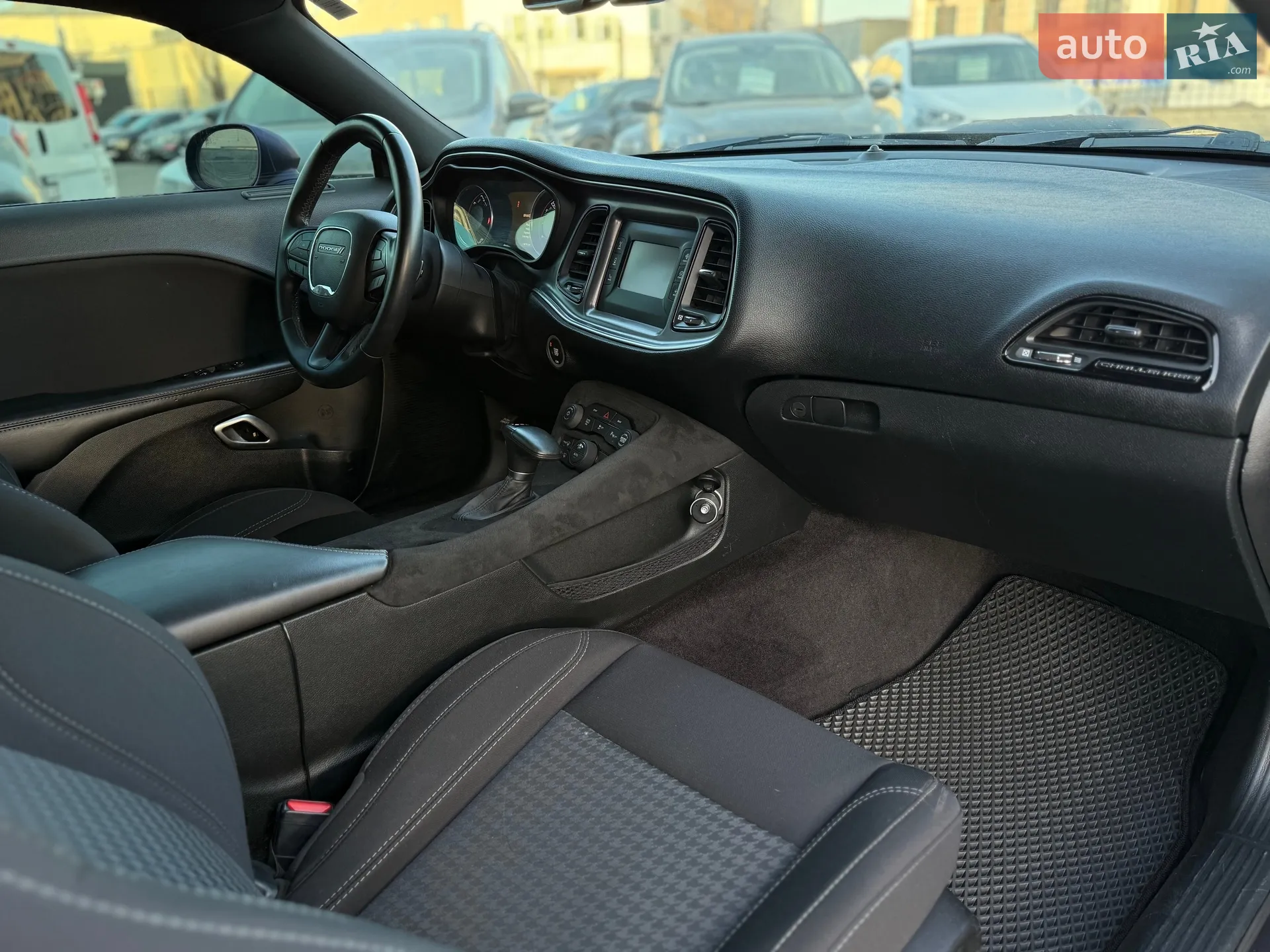 2017 Dodge Challenger - мініатюра 14