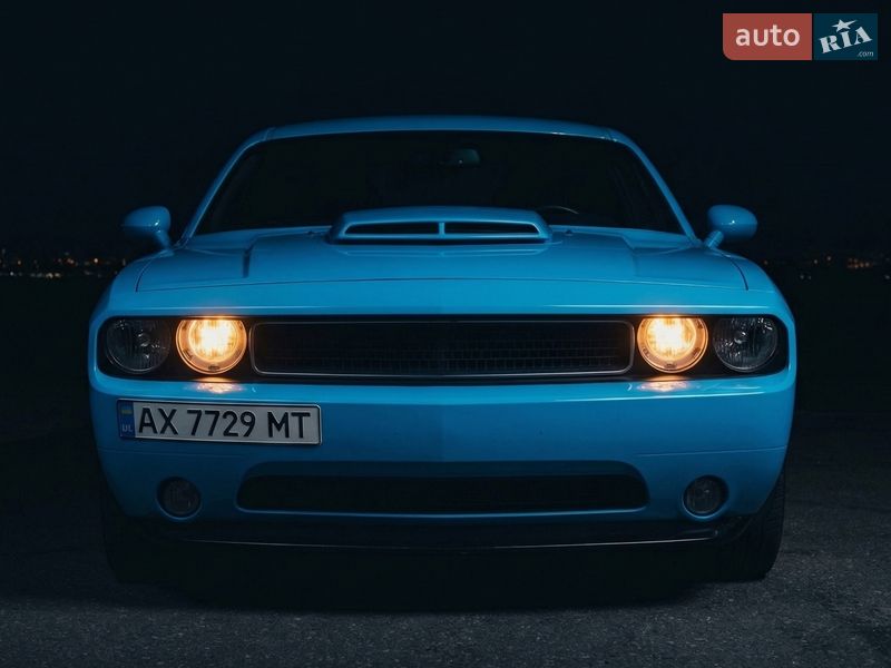 Купе Dodge Challenger 2012 в Львове