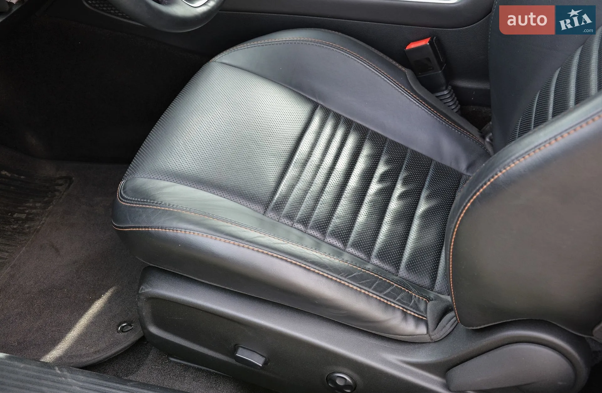 2015 Dodge Challenger - мініатюра 44