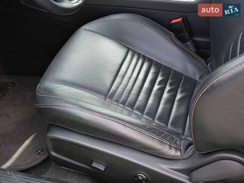 Купе Dodge Challenger 2015 в Киеве