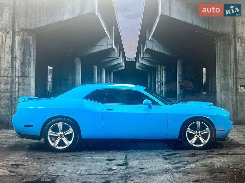 Купе Dodge Challenger 2012 в Львове
