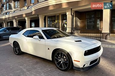 Купе Dodge Challenger 2016 в Києві