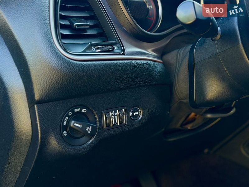 Купе Dodge Challenger 2018 в Чернівцях