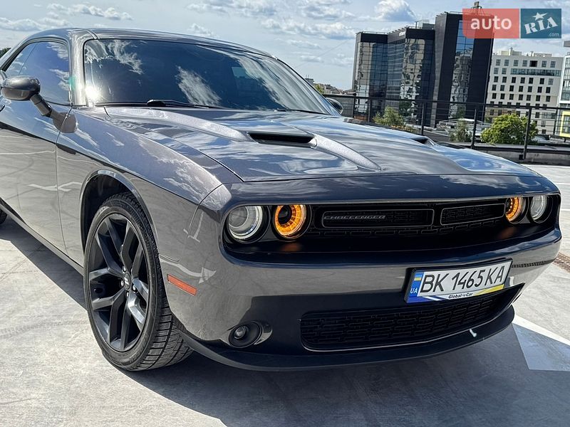 Купе Dodge Challenger 2019 в Львове