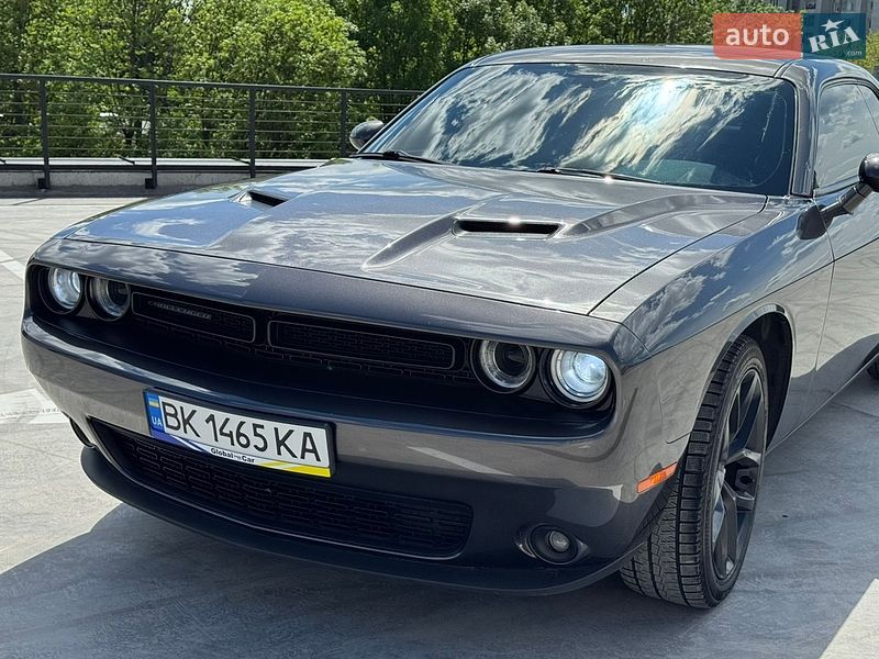 Купе Dodge Challenger 2019 в Львове