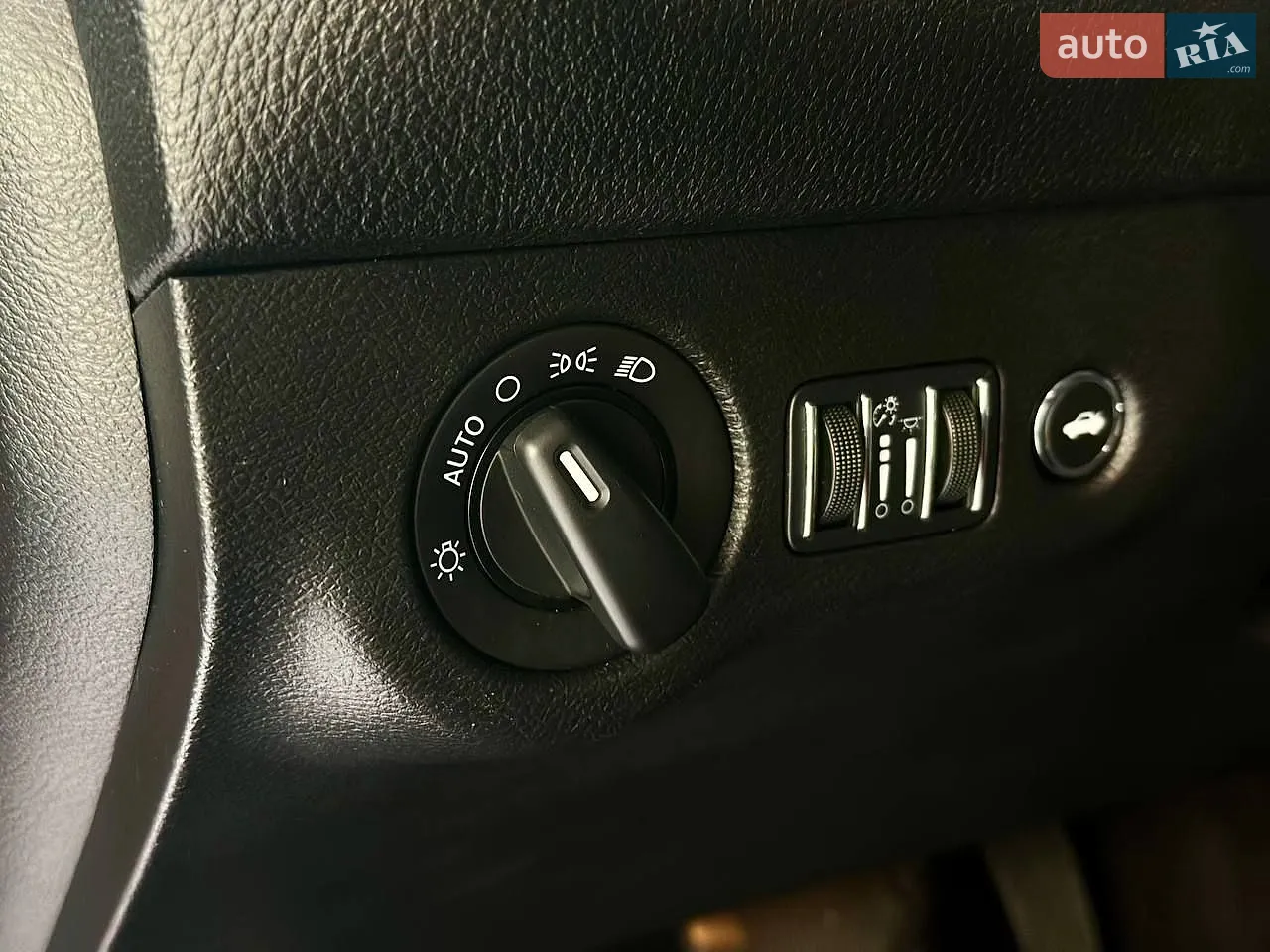 2016 Dodge Challenger - мініатюра 22