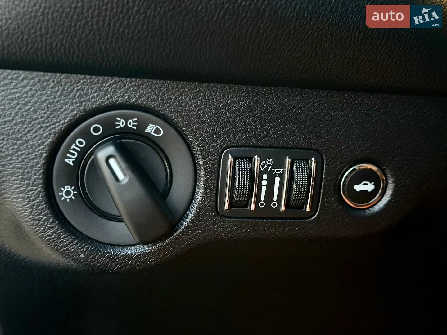 2019 Dodge Challenger - мініатюра 27