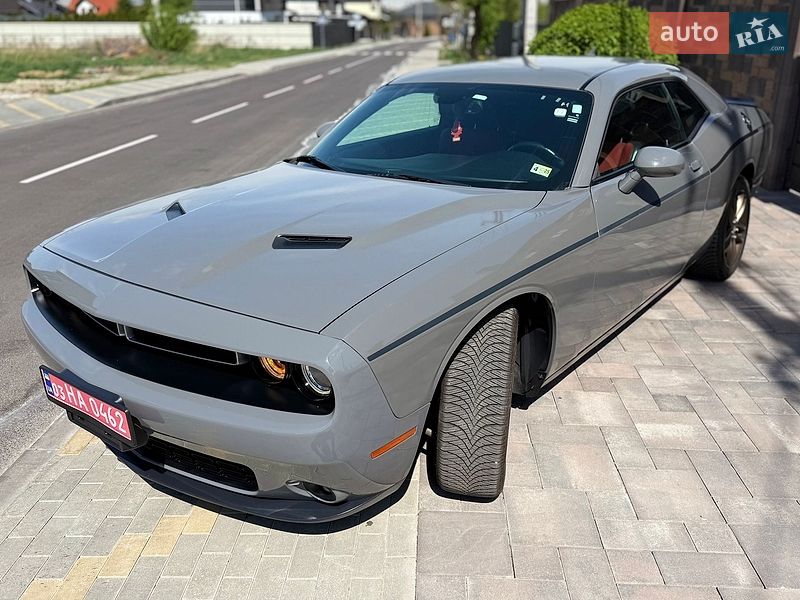 Купе Dodge Challenger 2017 в Киеве фото 5 Купе Dodge Challenger 2017 в Киеве