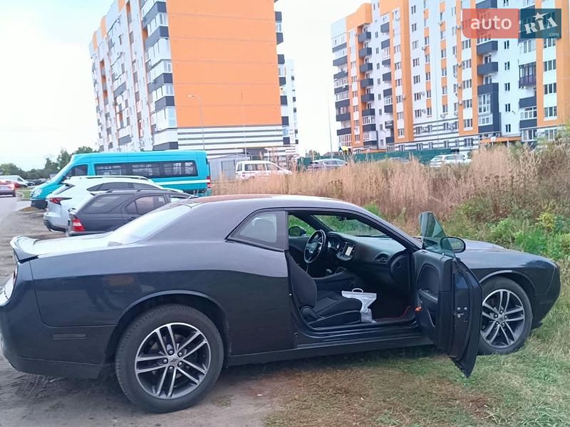 Купе Dodge Challenger 2018 в Полтаве