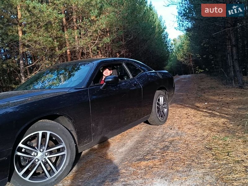 Купе Dodge Challenger 2018 в Полтаве