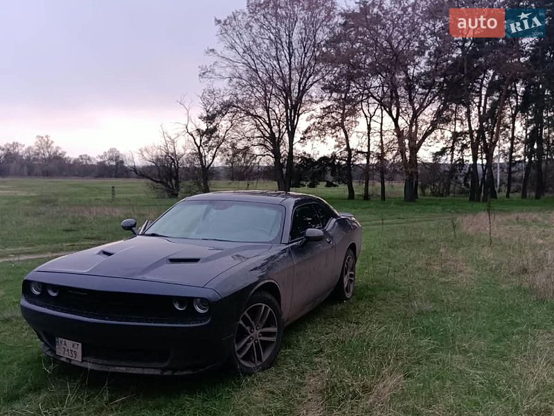Купе Dodge Challenger 2018 в Полтаве