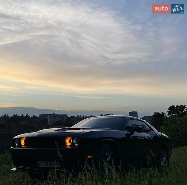 Купе Dodge Challenger 2016 в Киеве фото 11 Купе Dodge Challenger 2016 в Киеве