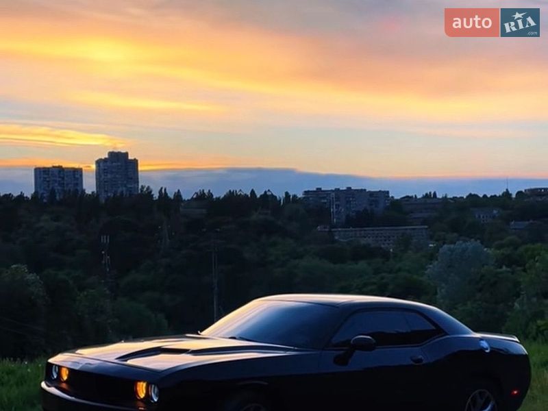 Купе Dodge Challenger 2016 в Киеве фото 8 Купе Dodge Challenger 2016 в Киеве