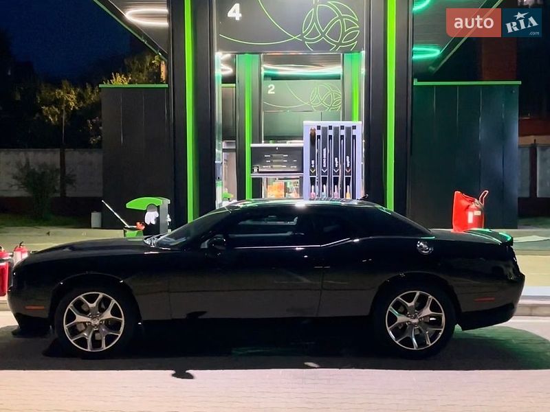 Купе Dodge Challenger 2016 в Киеве фото 7 Купе Dodge Challenger 2016 в Киеве