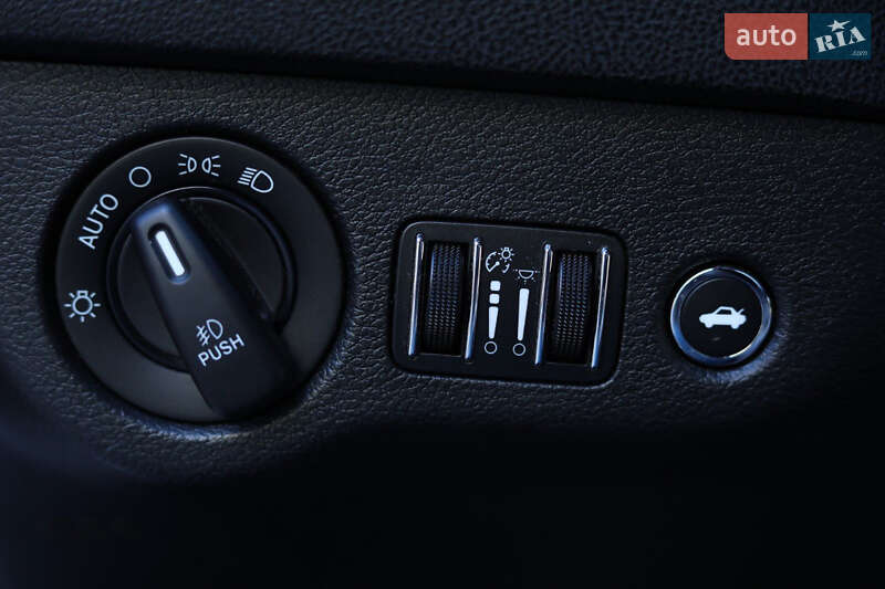 Седан Dodge Charger 2013 в Одесі