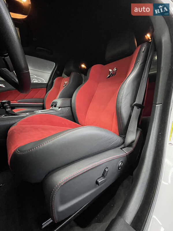 Седан Dodge Charger 2018 в Чернівцях