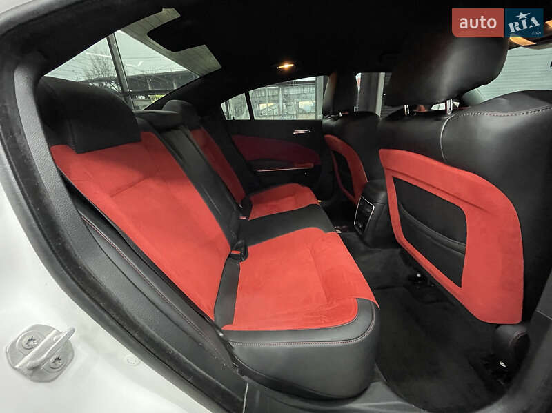 Седан Dodge Charger 2018 в Чернівцях