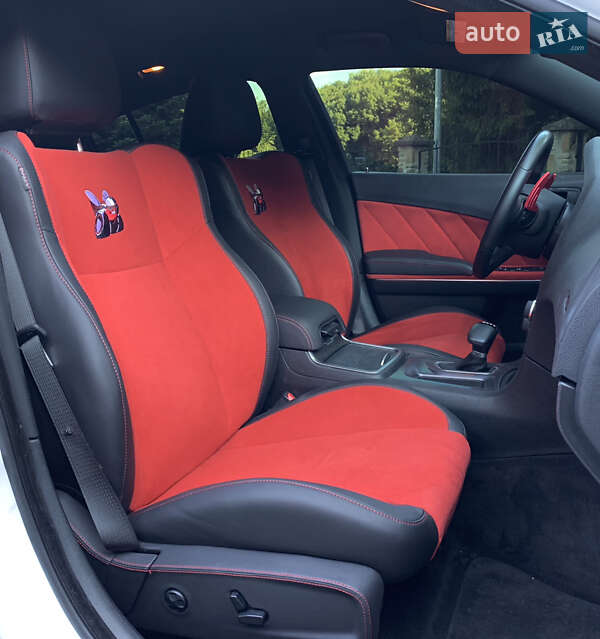 Седан Dodge Charger 2018 в Чернівцях
