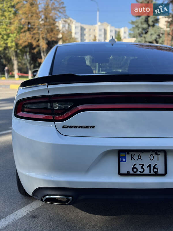 Седан Dodge Charger 2016 в Киеве фото 23 Седан Dodge Charger 2016 в Киеве