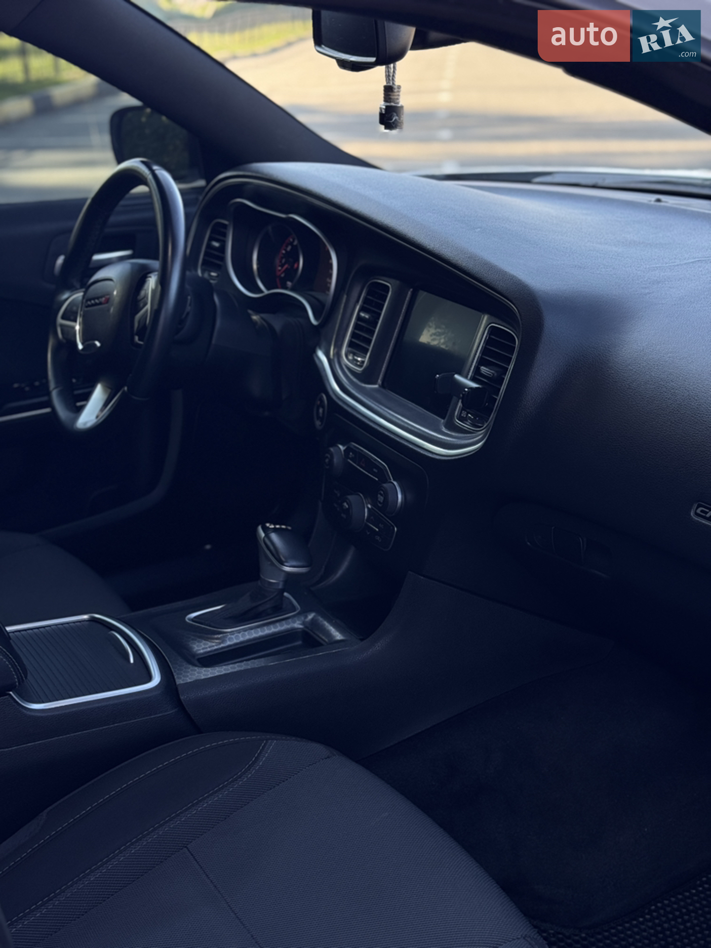 2016 Dodge Charger - мініатюра 38