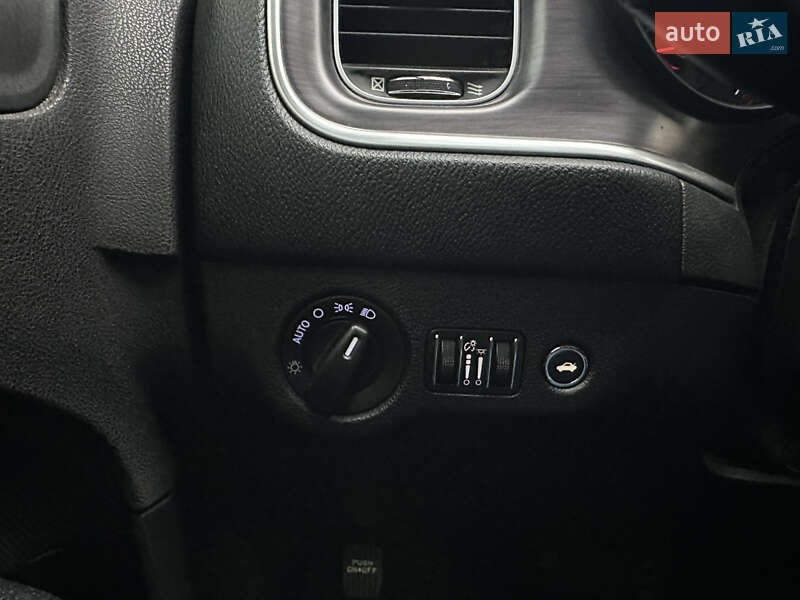 Седан Dodge Charger 2015 в Києві фото 44 Седан Dodge Charger 2015 в Києві