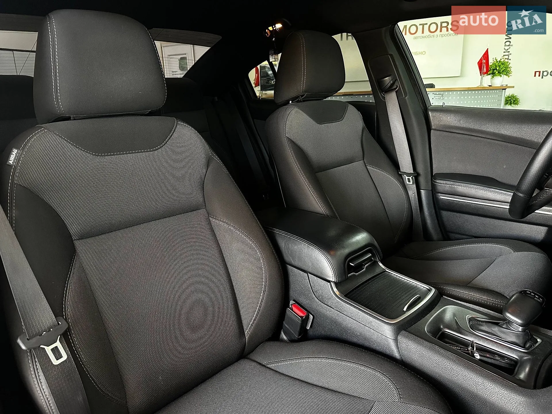 2017 Dodge Charger - мініатюра 32