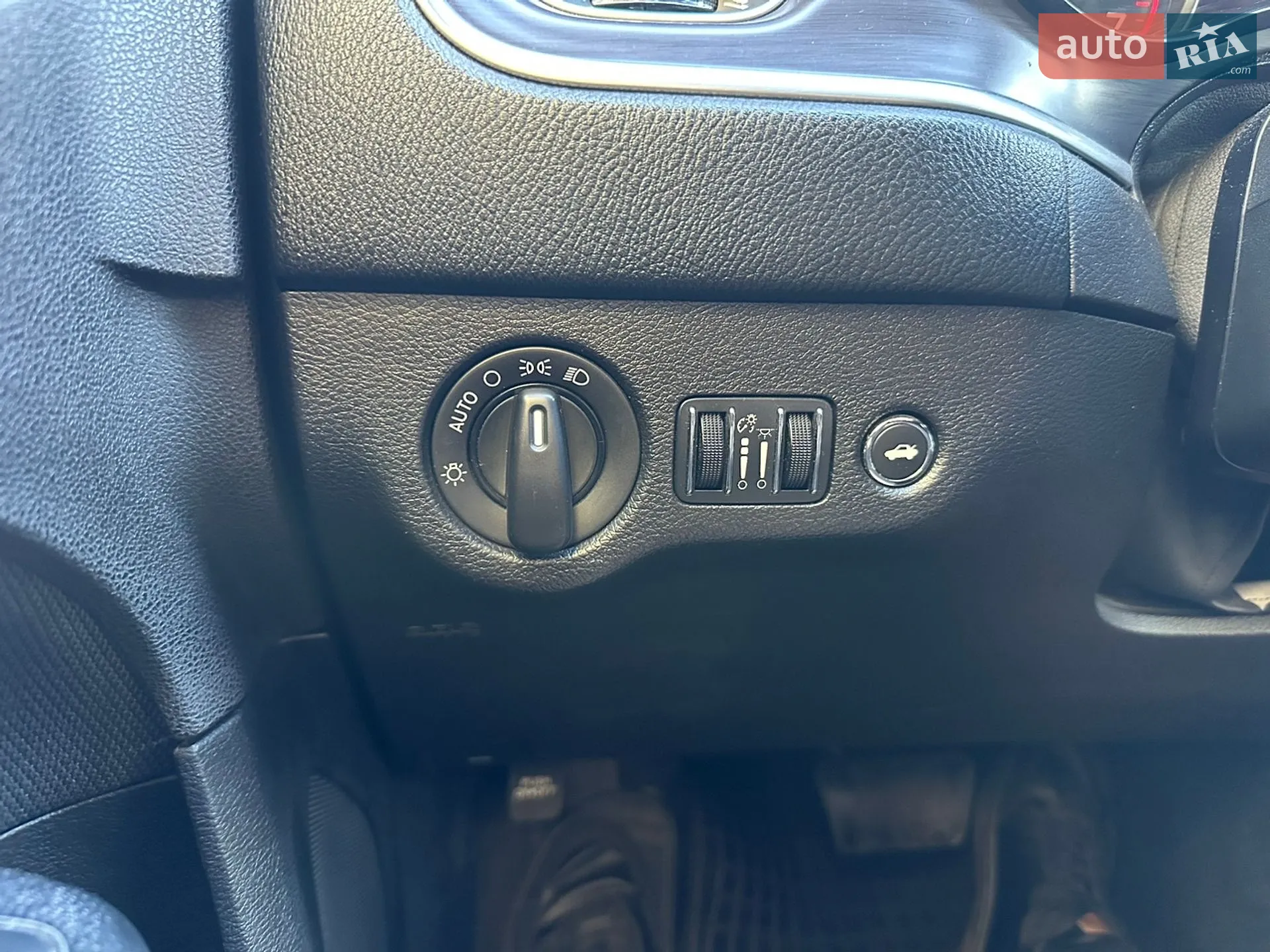 2015 Dodge Charger - мініатюра 39