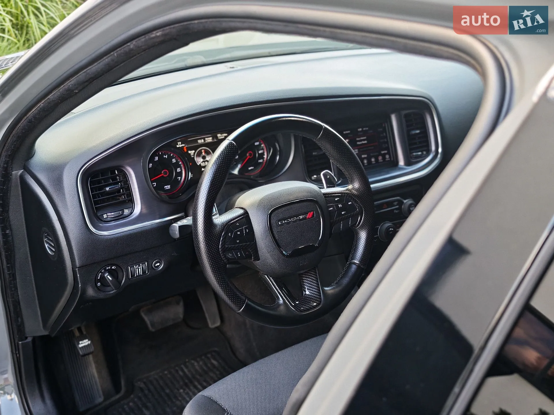2017 Dodge Charger - мініатюра 29
