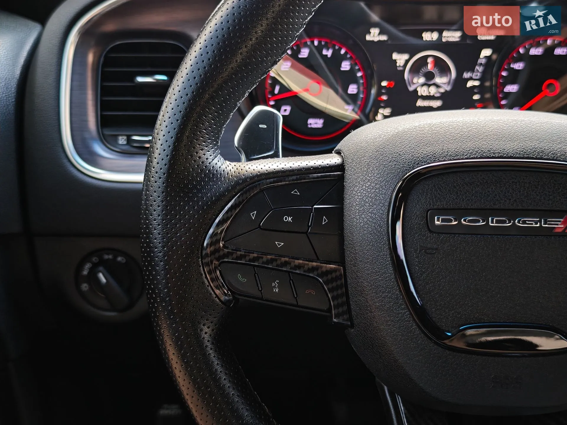 2017 Dodge Charger - мініатюра 38