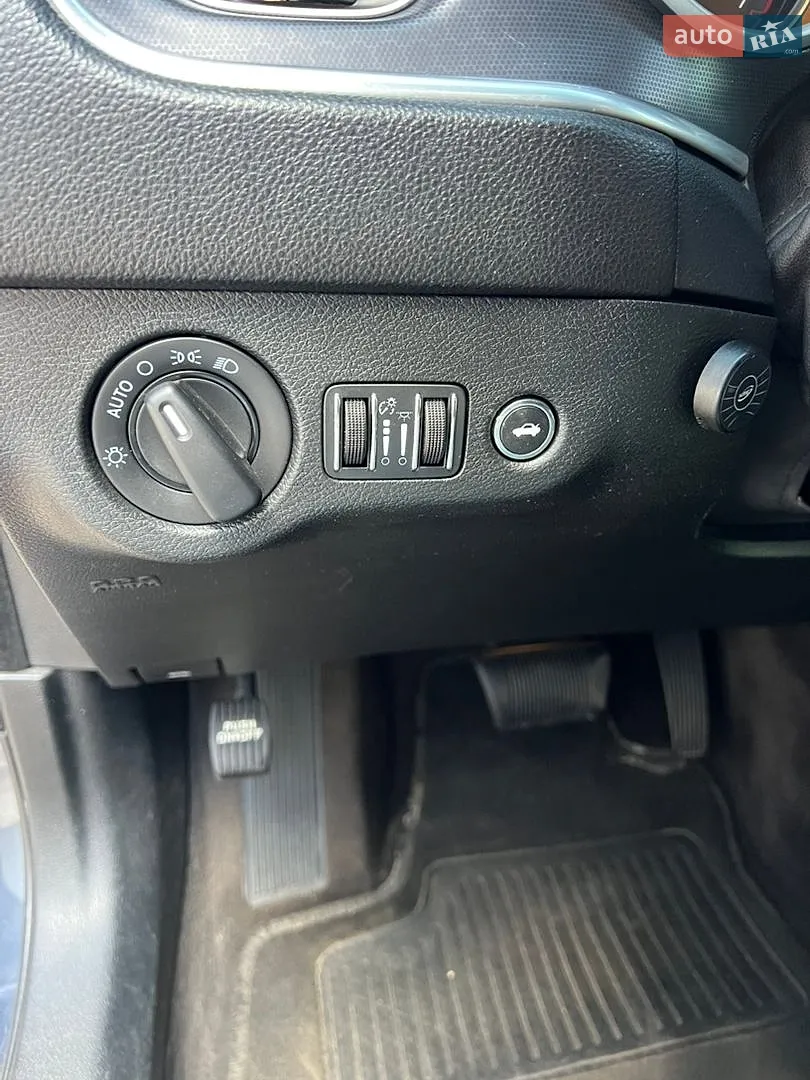 2016 Dodge Charger - мініатюра 18