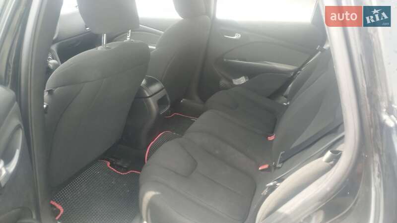 Седан Dodge Dart 2013 в Ужгороді