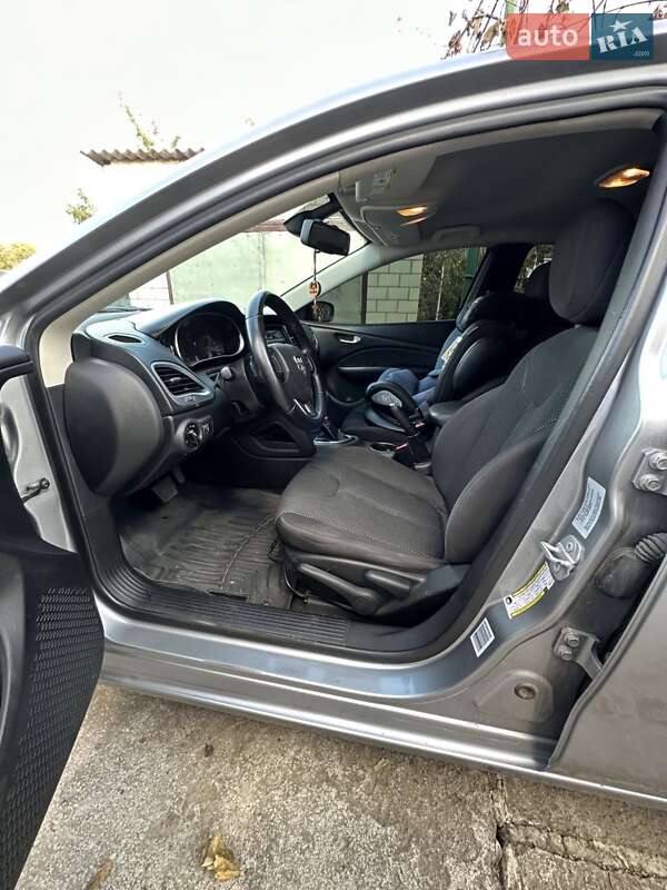 Седан Dodge Dart 2015 в Чечельнику