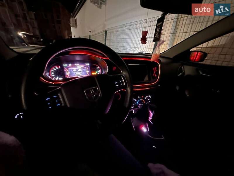 Седан Dodge Dart 2015 в Ужгороді
