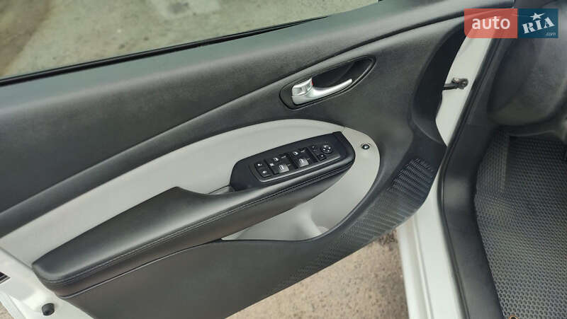 Седан Dodge Dart 2013 в Дубні