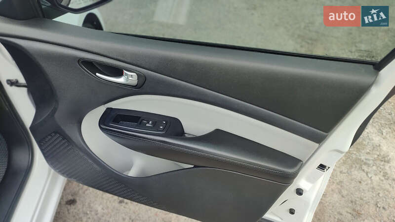 Седан Dodge Dart 2013 в Дубні
