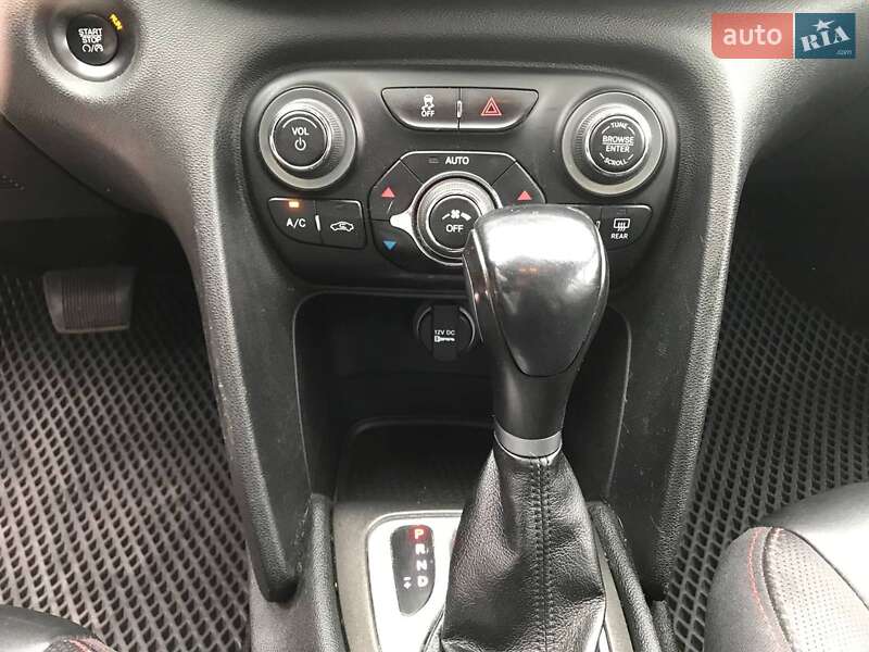 Седан Dodge Dart 2015 в Львове