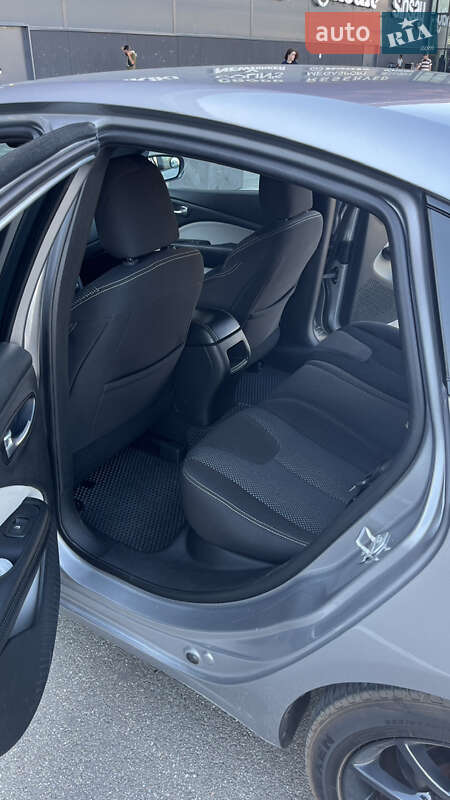 Седан Dodge Dart 2015 в Белогородке