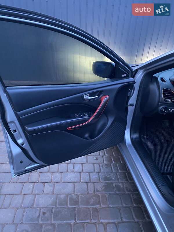 Седан Dodge Dart 2015 в Николаеве