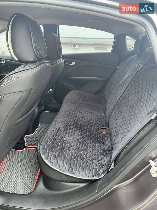 Седан Dodge Dart 2015 в Кривому Розі