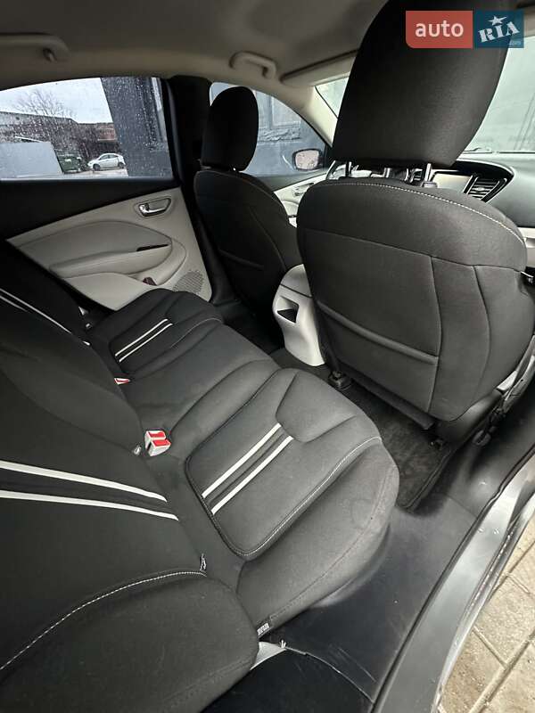 Седан Dodge Dart 2013 в Сумах