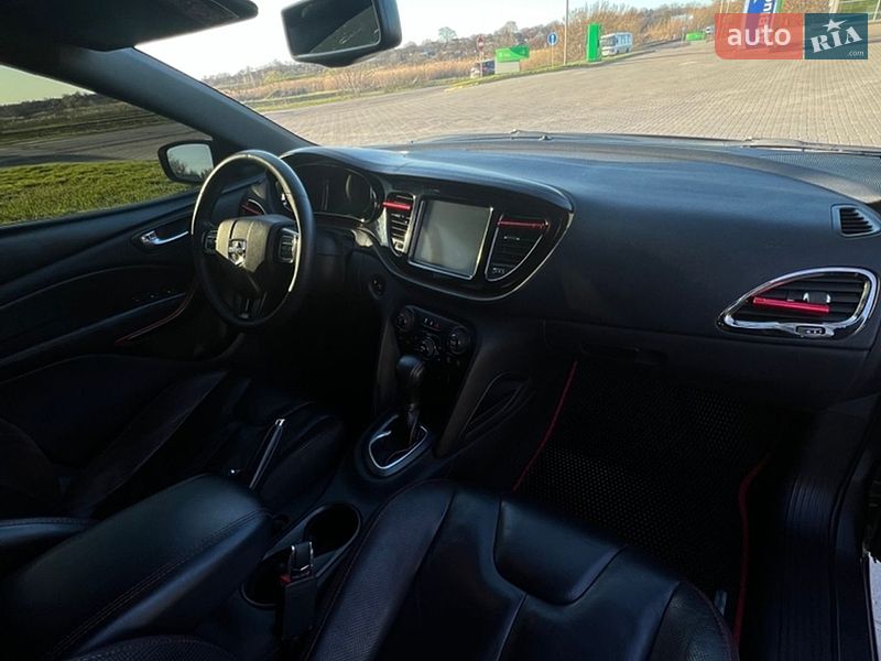 Седан Dodge Dart 2015 в Краснограді