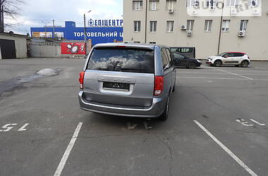 Минивэн Dodge Grand Caravan 2014 в Киеве