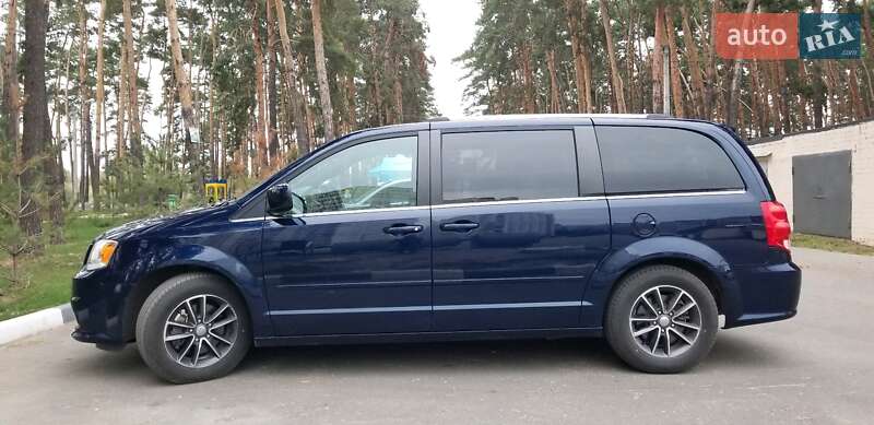 Минивэн Dodge Grand Caravan 2017 в Львове
