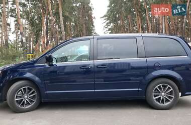 Минивэн Dodge Grand Caravan 2017 в 
