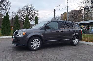 Мінівен Dodge Grand Caravan 2016 в Києві