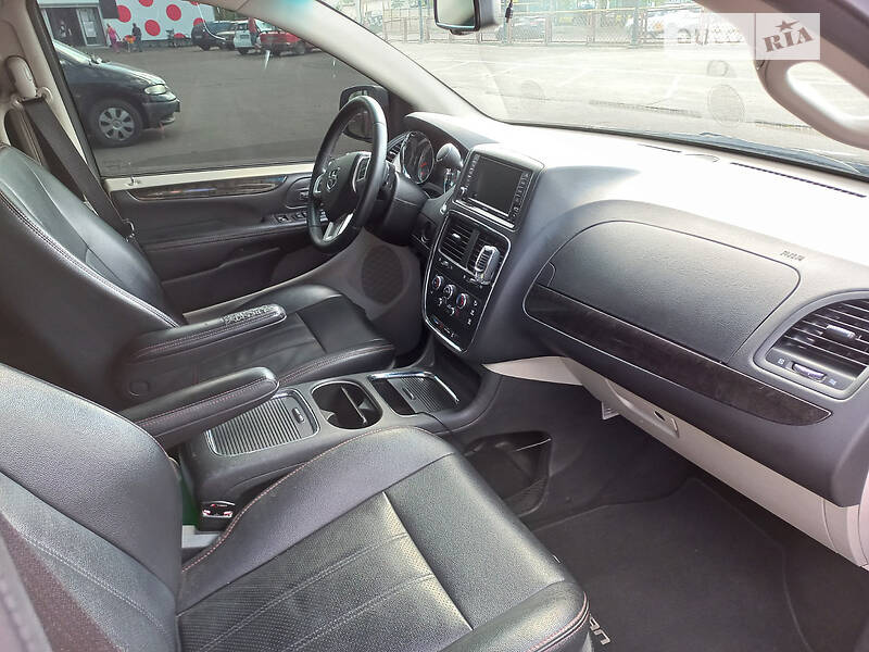 Минивэн Dodge Grand Caravan 2016 в Одессе