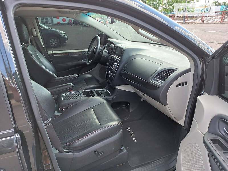 Минивэн Dodge Grand Caravan 2016 в Одессе