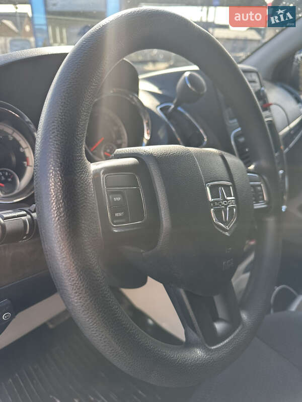 Мінівен Dodge Grand Caravan 2014 в Чернівцях