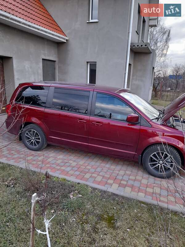 Мінівен Dodge Grand Caravan 2016 в Києві