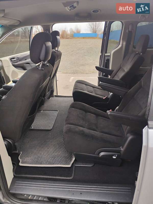 Минивэн Dodge Grand Caravan 2016 в Вышгороде